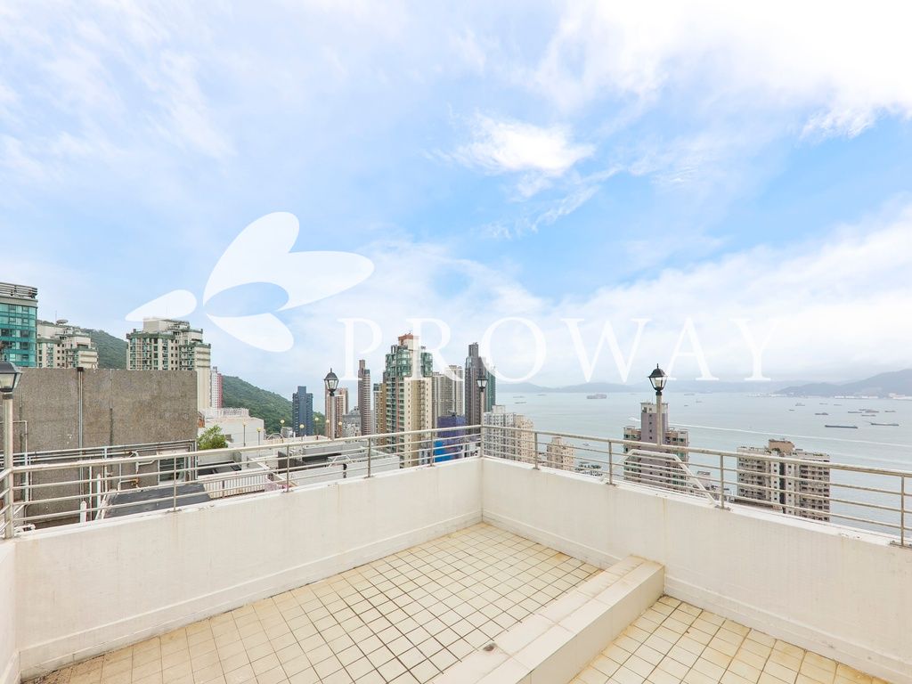 Seaview penthouse duplex with private terrace and roof terrace